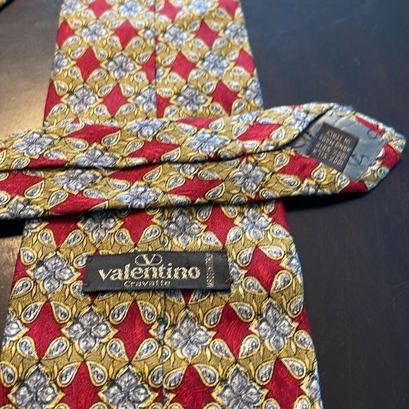 Valentino Cravatte Tie. 100% Silk. Made in Italy. Beautiful. - Picture 4 of 5